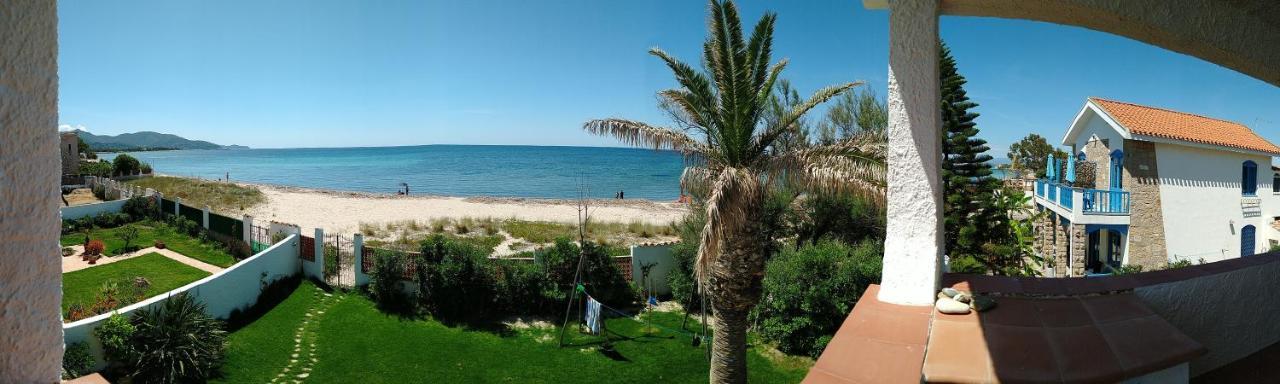 In Front Of The Beach - La Terrazza Sul Mare Flumini di Quartu Extérieur photo