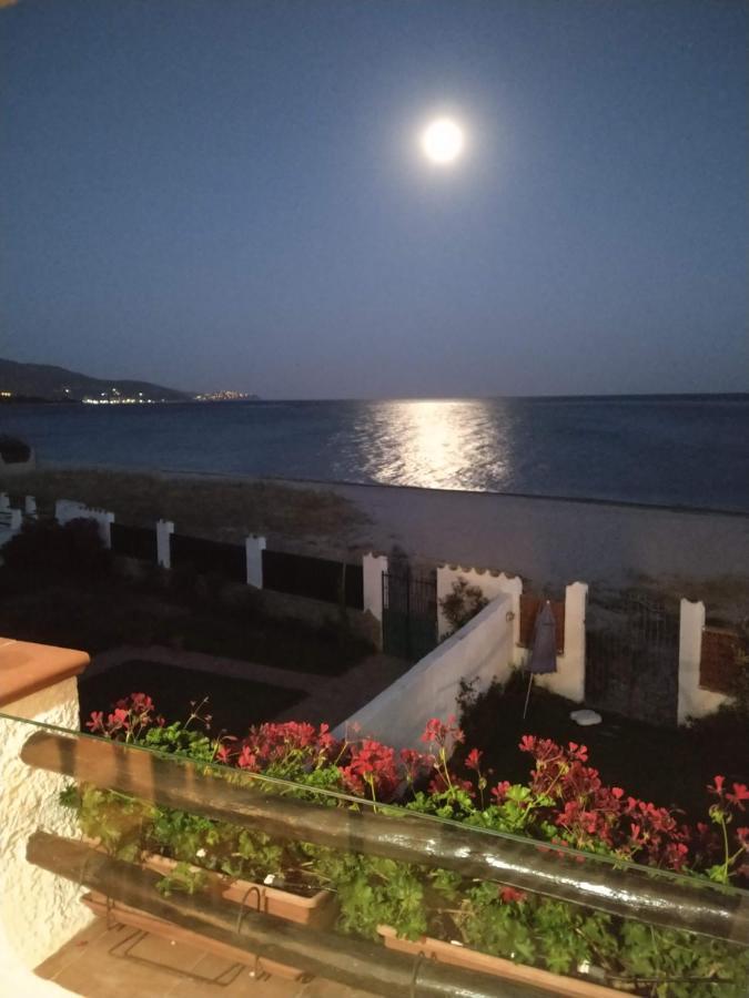 In Front Of The Beach - La Terrazza Sul Mare Flumini di Quartu Extérieur photo