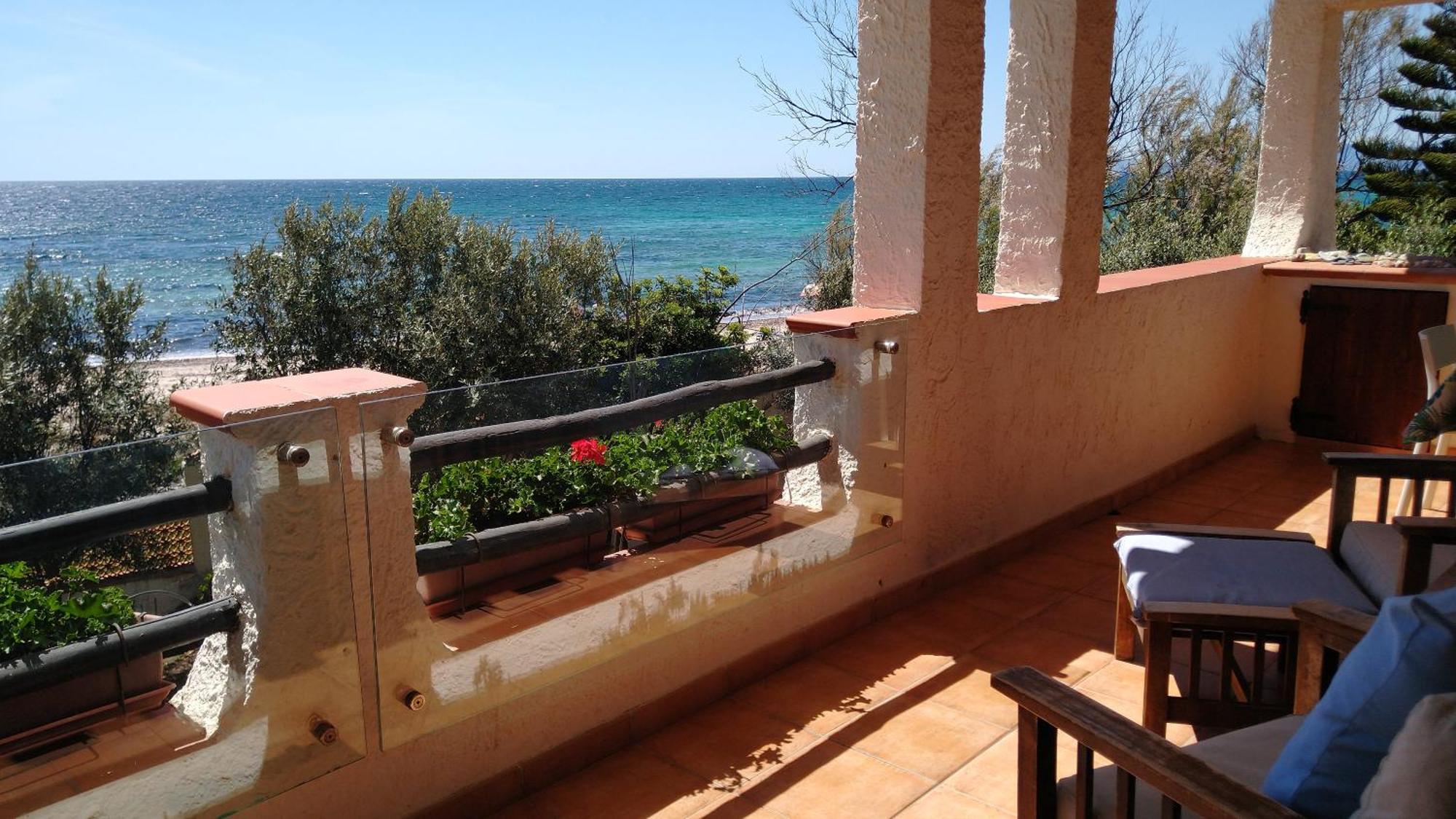 In Front Of The Beach - La Terrazza Sul Mare Flumini di Quartu Extérieur photo